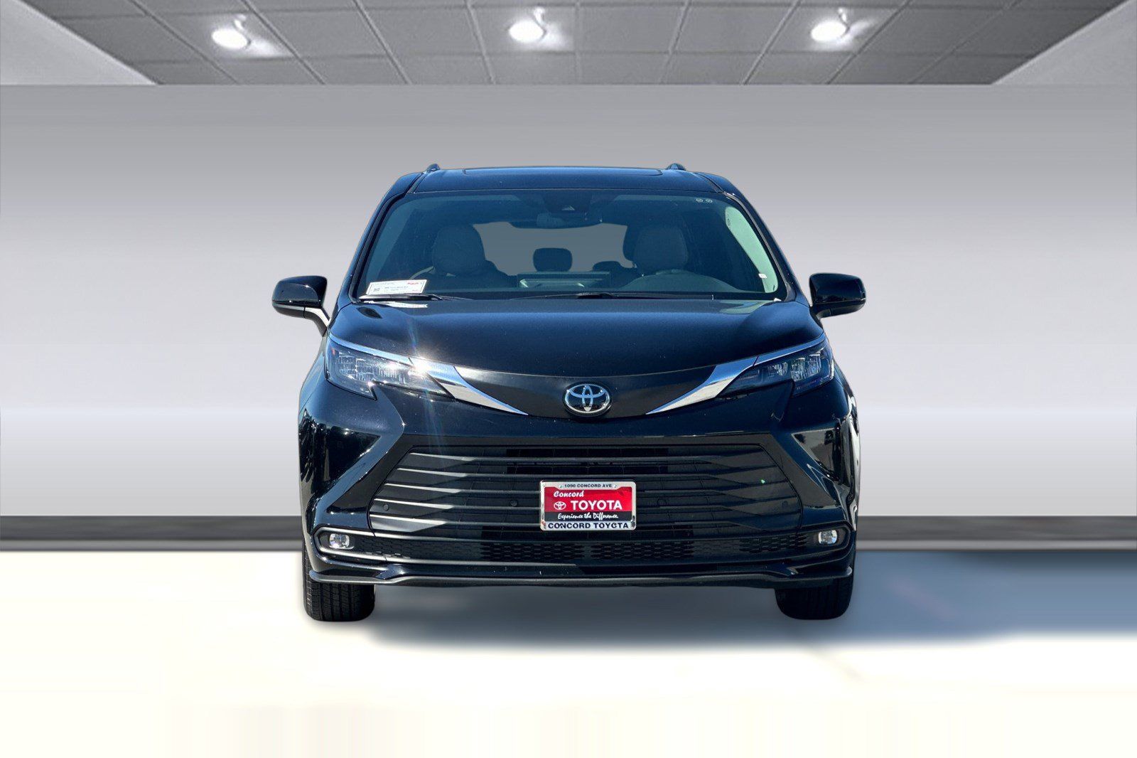 Used 2026 Toyota Sienna XLE FWD image 5