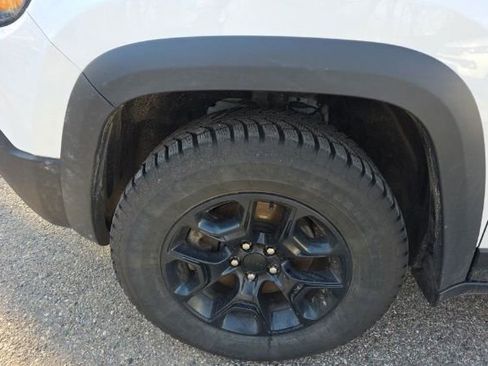 Used 2022 Jeep Cherokee Trailhawk w/ Trailer Tow Group image 9