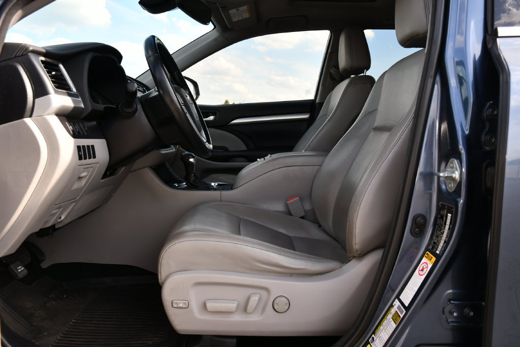 Used 2018 Toyota Highlander XLE AWD/4WD image 13