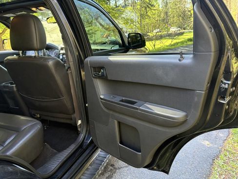 Used 2011 Ford Escape Limited w/ 302A Rapid Spec Order Code AWD/4WD image 16