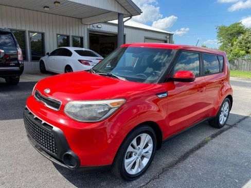 Used 2015 Kia Soul + FWD image 2