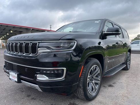 Used 2024 Jeep Wagoneer L Series II w/ Flexible Seating Group image 11