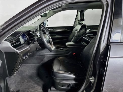 Used 2022 Jeep Grand Cherokee L Limited w/ Luxury Tech Group II AWD/4WD image 11