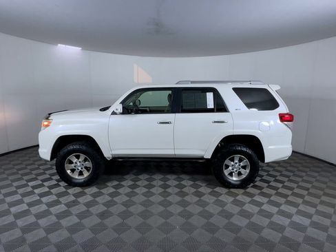 Used 2010 Toyota 4Runner SR5 AWD/4WD image 5