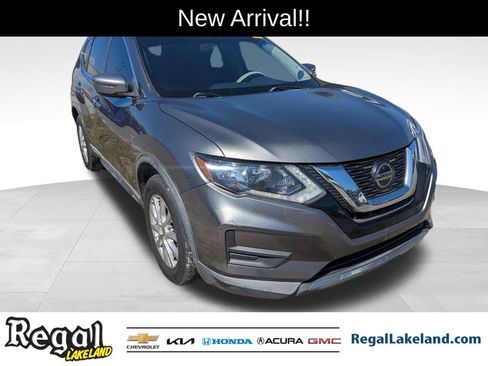 Used 2018 Nissan Rogue SV image 1
