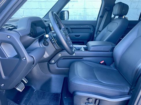 Certified 2025 Land Rover Defender 110 V8 AWD/4WD image 14