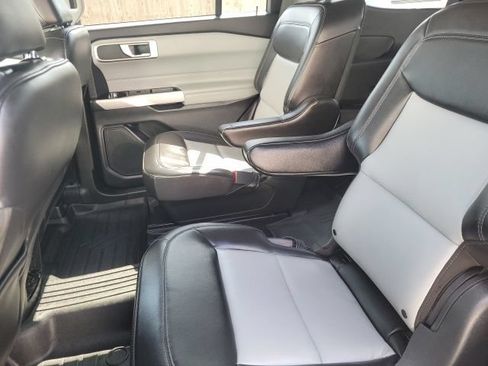 Used 2022 Ford Explorer XLT w/ Equipment Group 202A RWD image 20