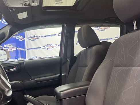 Used 2016 Toyota Tacoma TRD Off-Road image 22