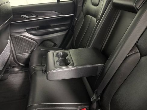 Used 2023 Jeep Grand Cherokee Limited AWD/4WD image 25