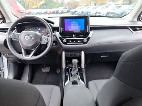 Used 2024 Toyota Corolla Cross LE image 20