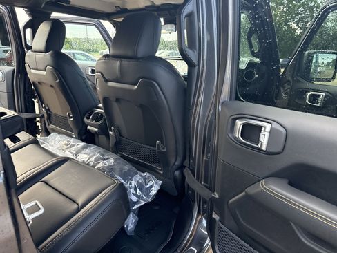 New 2025 Jeep Gladiator Sport w/ Premium Package image 34