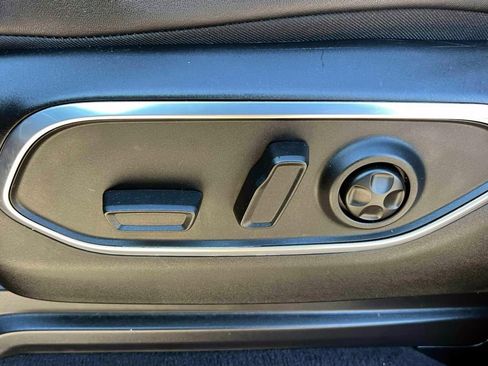 Used 2024 Jeep Wagoneer L Series II w/ Premium Group I image 18