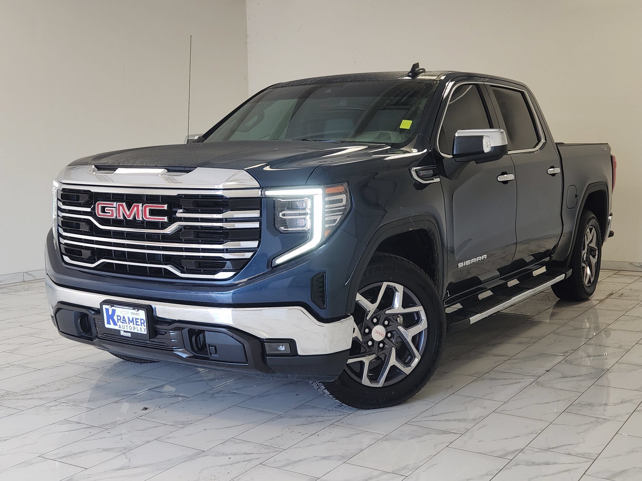 Used 2023 GMC Sierra 1500 SLT AWD/4WD image 1