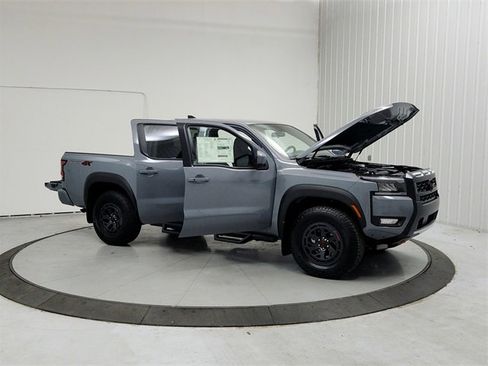 New 2026 Nissan Frontier PRO-4X w/ Pro-4x Convenience Package image 9