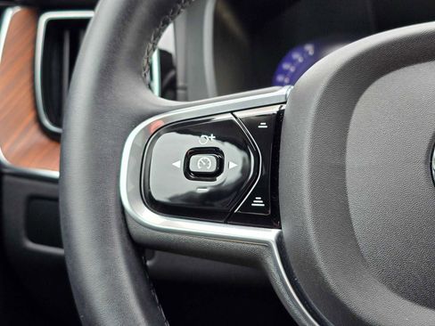 Certified 2023 Volvo XC60 B5 Ultimate w/ Climate Package image 29