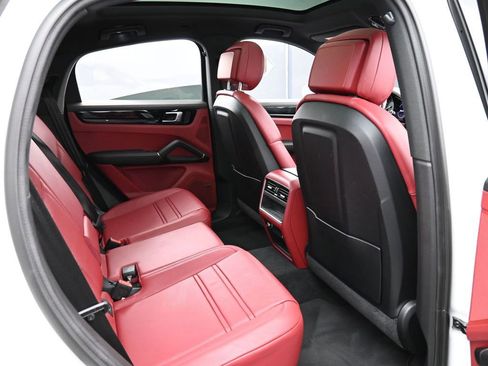 Certified 2022 Porsche Cayenne E-Hybrid Coupe image 29