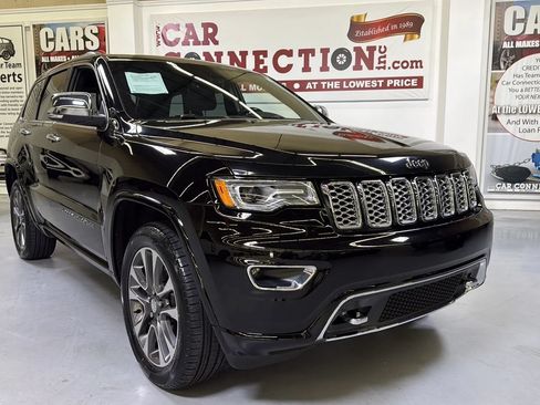 Used 2018 Jeep Grand Cherokee Overland w/ Trailer Tow Group IV RWD image 2