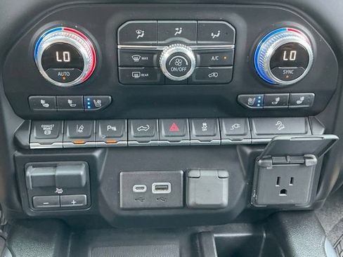 Used 2020 GMC Sierra 2500 Denali w/ Denali Ultimate Package AWD/4WD image 16