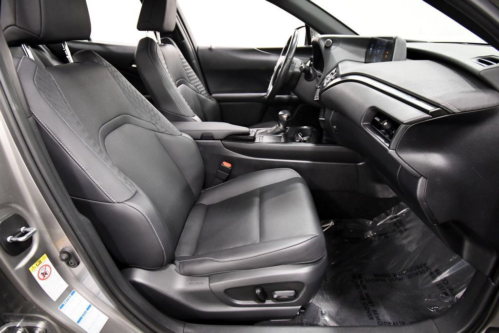 Used 2019 Lexus UX 250h w/ Premium Package AWD/4WD image 18