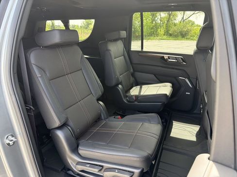 New 2026 Chevrolet Suburban High Country w/ Sun And Tow Package AWD/4WD image 31