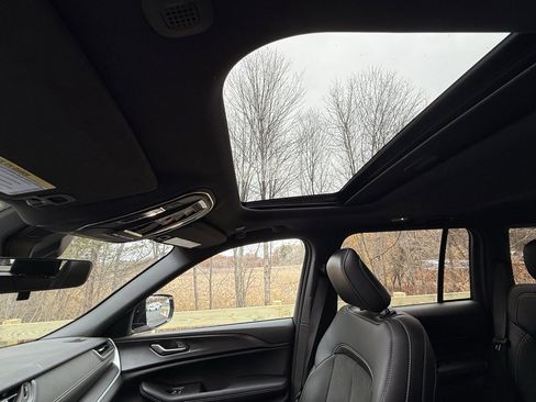 Certified 2025 Jeep Grand Cherokee Altitude image 21