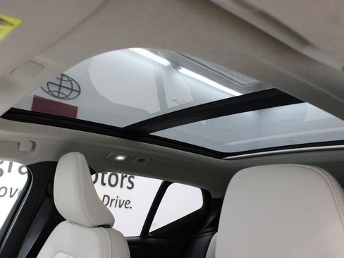 Used 2023 Volvo XC40 B4 Plus w/ Driver Assist Package image 14