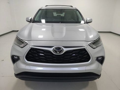 Used 2023 Toyota Highlander LE AWD/4WD image 8
