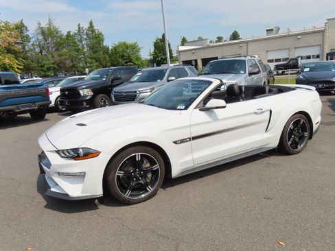 Used 2021 Ford Mustang GT Premium w/ Equipment Group 401A RWD image 5