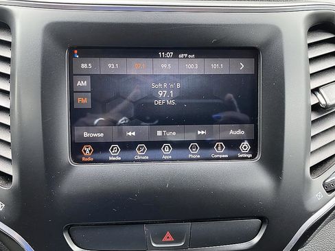 Used 2019 Jeep Cherokee Latitude w/ Popular Appearance Group FWD image 14