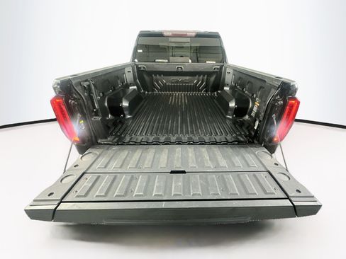 Used 2020 GMC Sierra 1500 SLT RWD image 28