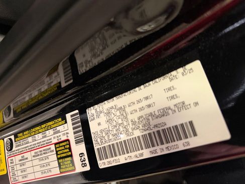 Used 2025 Toyota Tacoma TRD Off-Road image 39