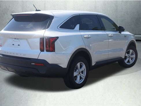 Used 2022 Kia Sorento LX AWD/4WD image 11