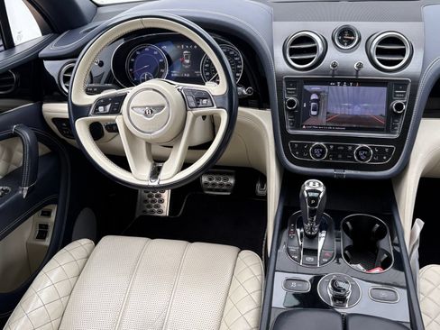 Used 2019 Bentley Bentayga AWD/4WD image 14