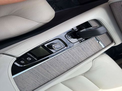 Certified 2024 Volvo XC90 T8 Plus w/ Protection Package Premier AWD/4WD image 22