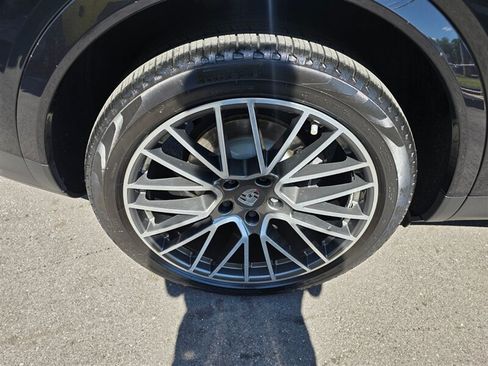 Used 2020 Porsche Cayenne AWD/4WD image 28