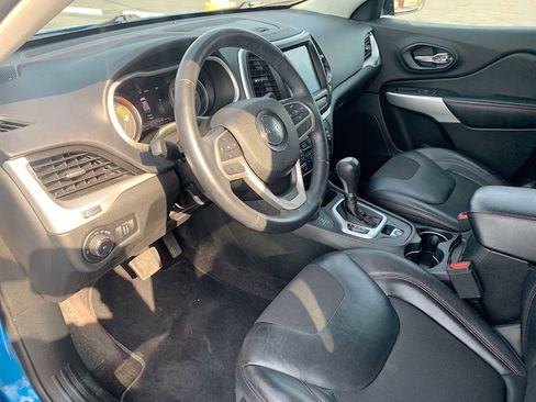 Used 2017 Jeep Cherokee Trailhawk w/ Cold Weather Group image 10