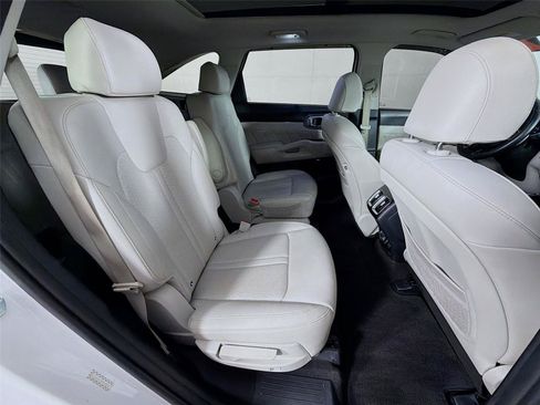 Used 2023 Kia Sorento SX Prestige w/ Panoramic Sunroof Package AWD/4WD image 30