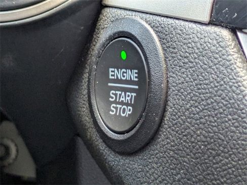 Used 2022 Ford Escape SE image 30