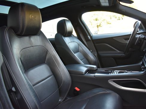 Used 2018 Jaguar F-PACE S image 31