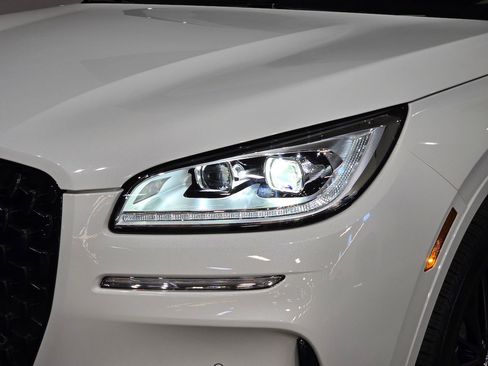 New 2025 Lincoln Corsair Reserve w/ Jet Appearance Package image 9