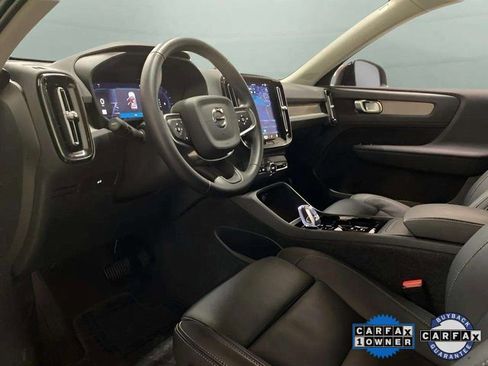 Used 2025 Volvo XC40 B5 Plus image 17