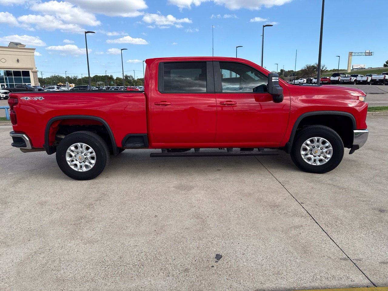 Used 2024 Chevrolet Silverado 2500 LT w/ Convenience Package AWD/4WD image 16