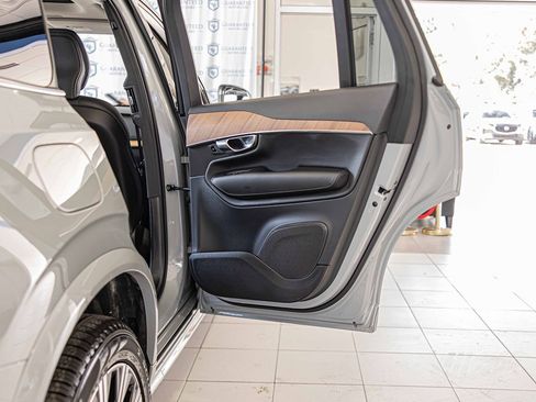 Used 2025 Volvo XC90 B6 Plus image 41