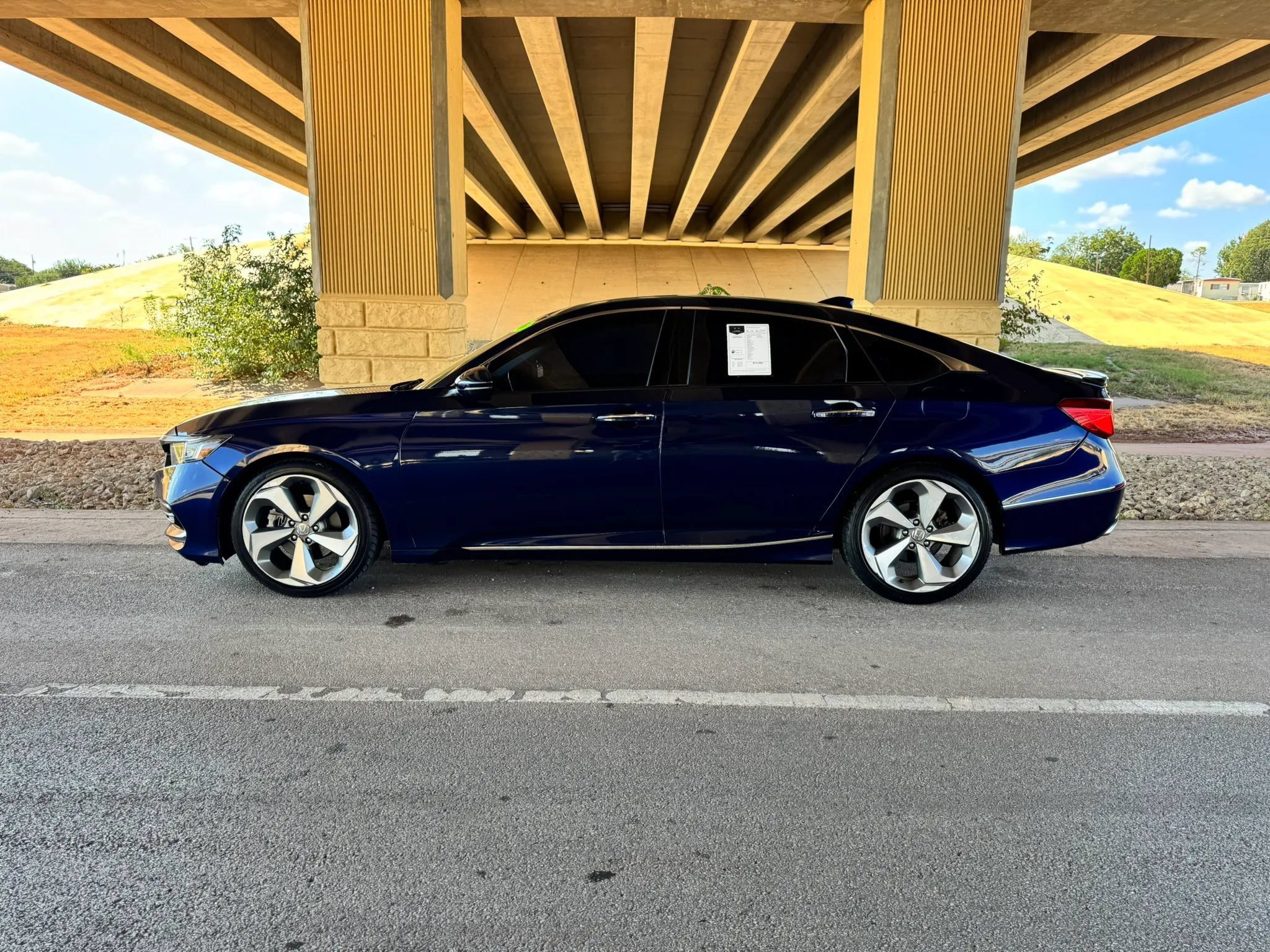 Used 2018 Honda Accord Touring image 6