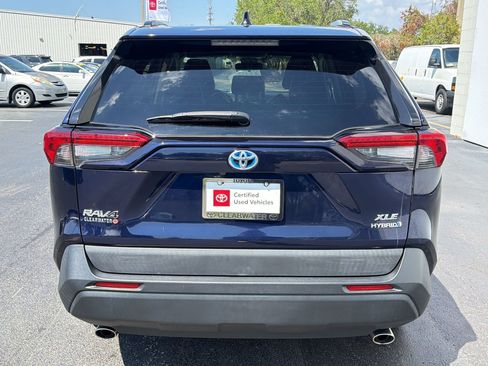 Used 2021 Toyota RAV4 XLE Premium image 10