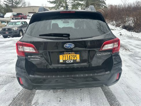 Used 2018 Subaru Outback 2.5i Premium image 4