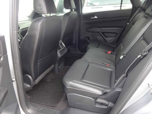 Used 2020 Volkswagen Atlas Cross Sport SE w/ Towing Package image 13