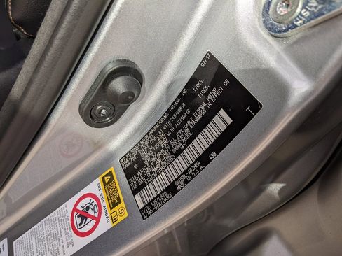 Used 2017 Toyota Highlander XLE image 30