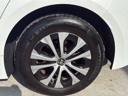 Used 2022 Toyota Corolla LE FWD image 45