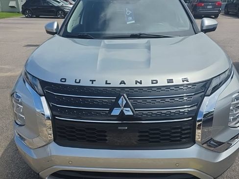 Used 2022 Mitsubishi Outlander SE FWD image 2
